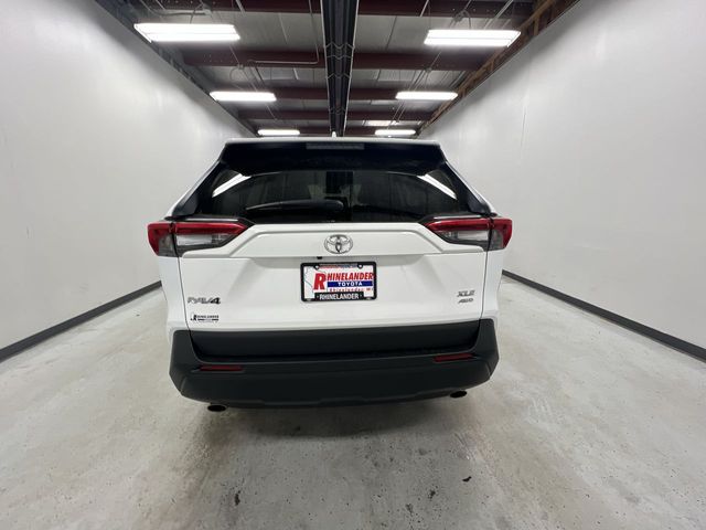 2022 Toyota RAV4 XLE photo 3