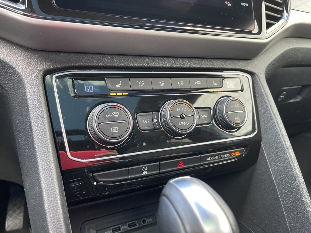 2020 Volkswagen Atlas Cross Sport V6 SEL photo 6