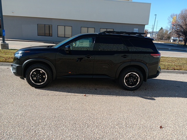 2025 Nissan Pathfinder Rock Creek photo 2