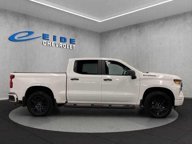 2023 Chevrolet Silverado 1500 Custom photo 2