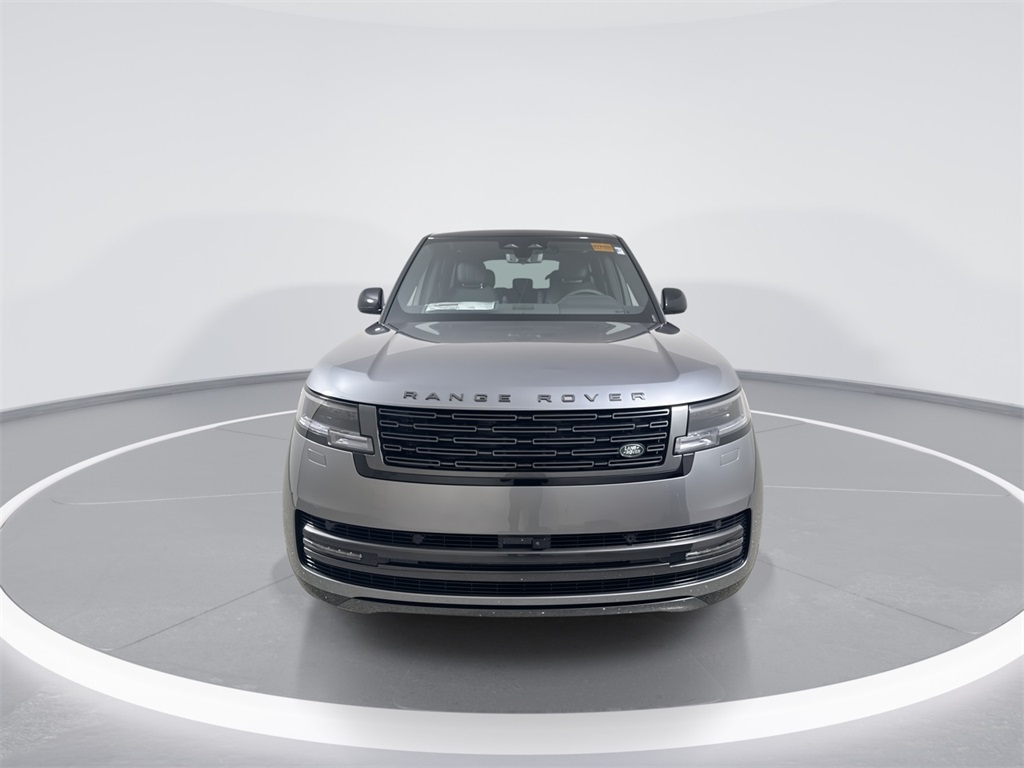 2025 Land Rover Range Rover SE photo 3