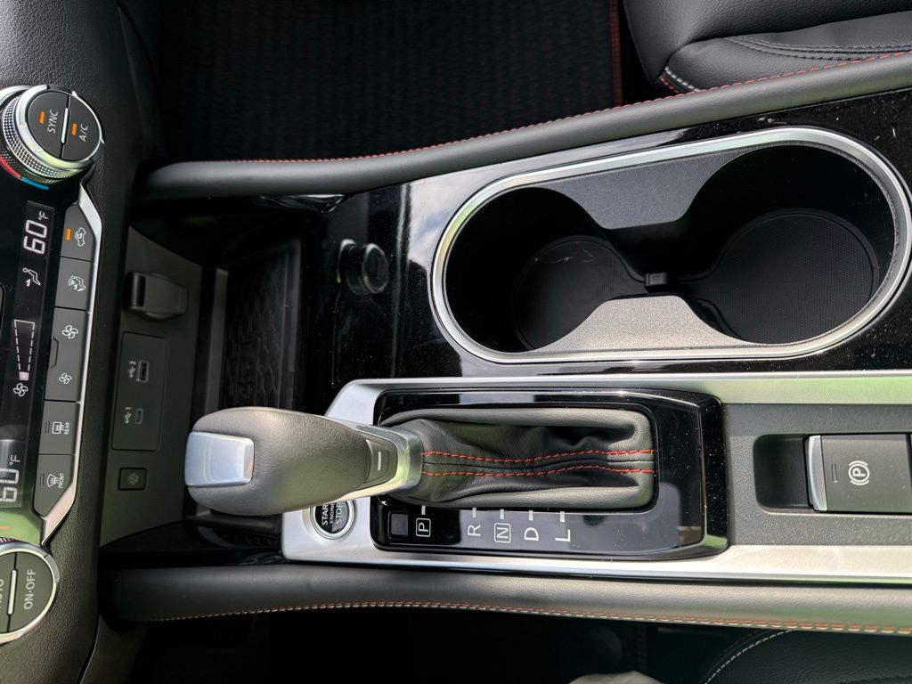 2025 Nissan Altima SR photo 18