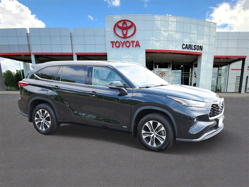 Certified 2022 Toyota Highlander XLE with VIN 5TDGBRCH1NS558295 for sale in Minneapolis, Minnesota