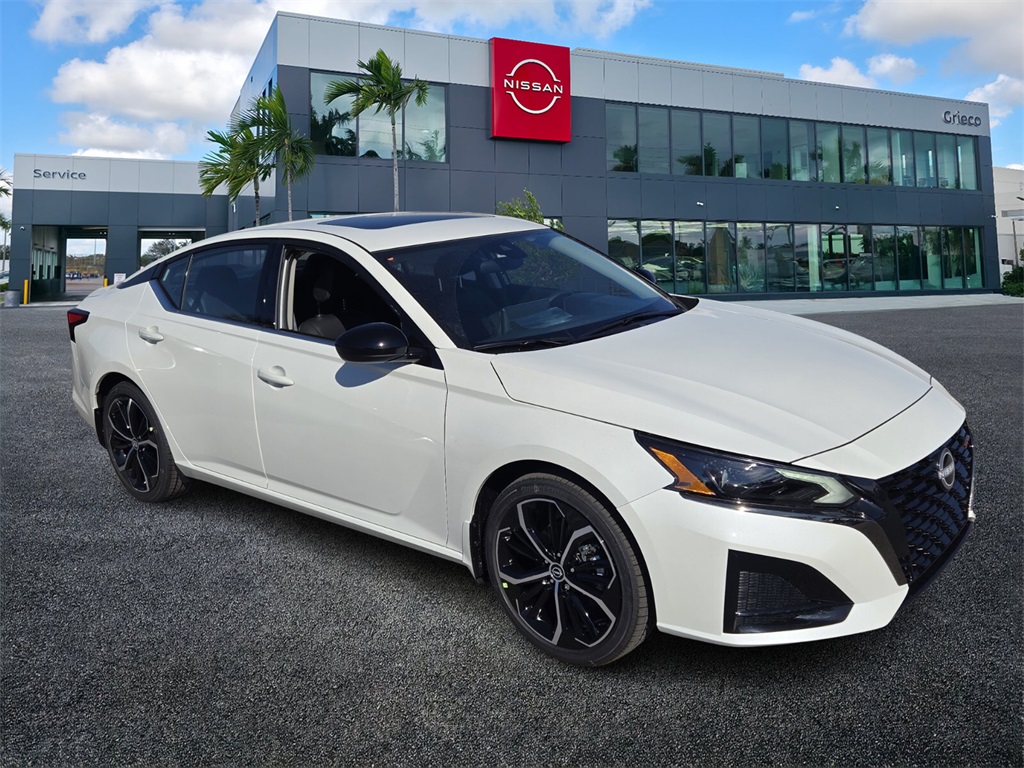 2025 Nissan Altima SR photo 2