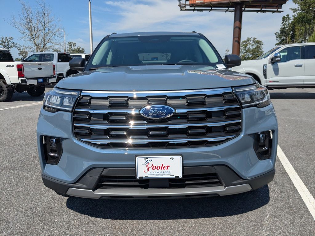 2025 Ford Explorer photo 10