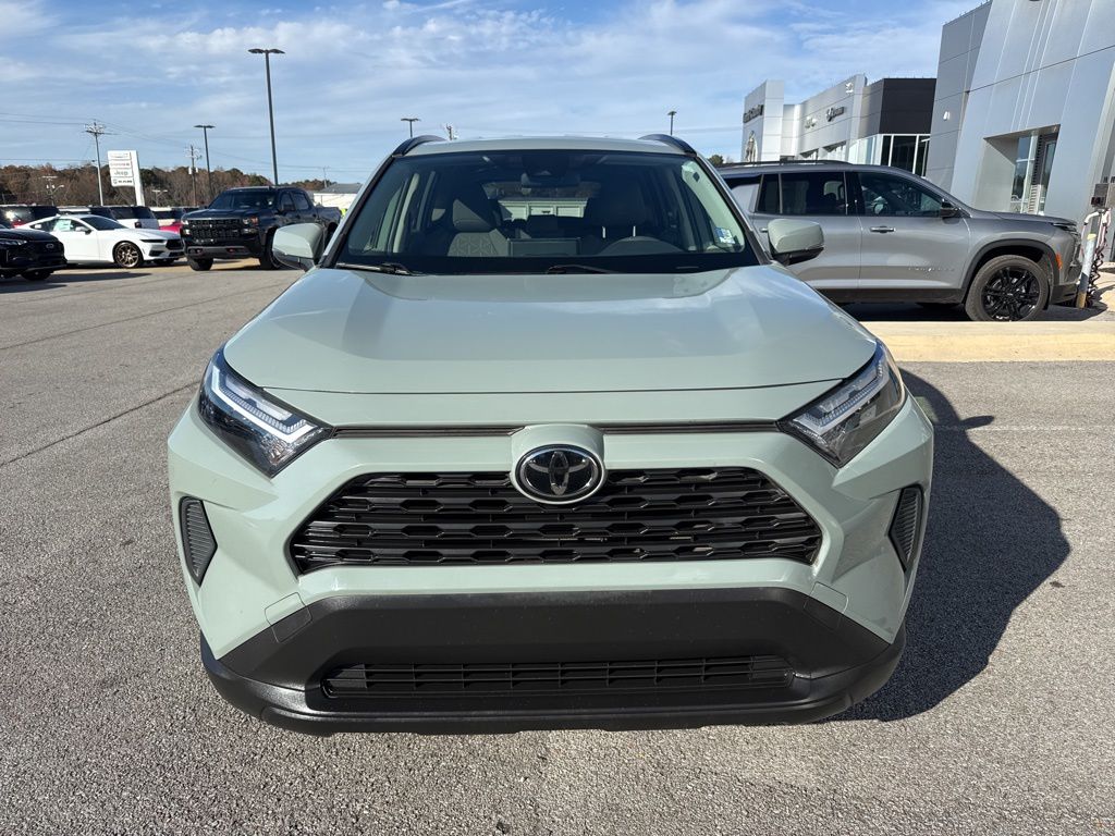2023 Toyota RAV4 XLE photo 3