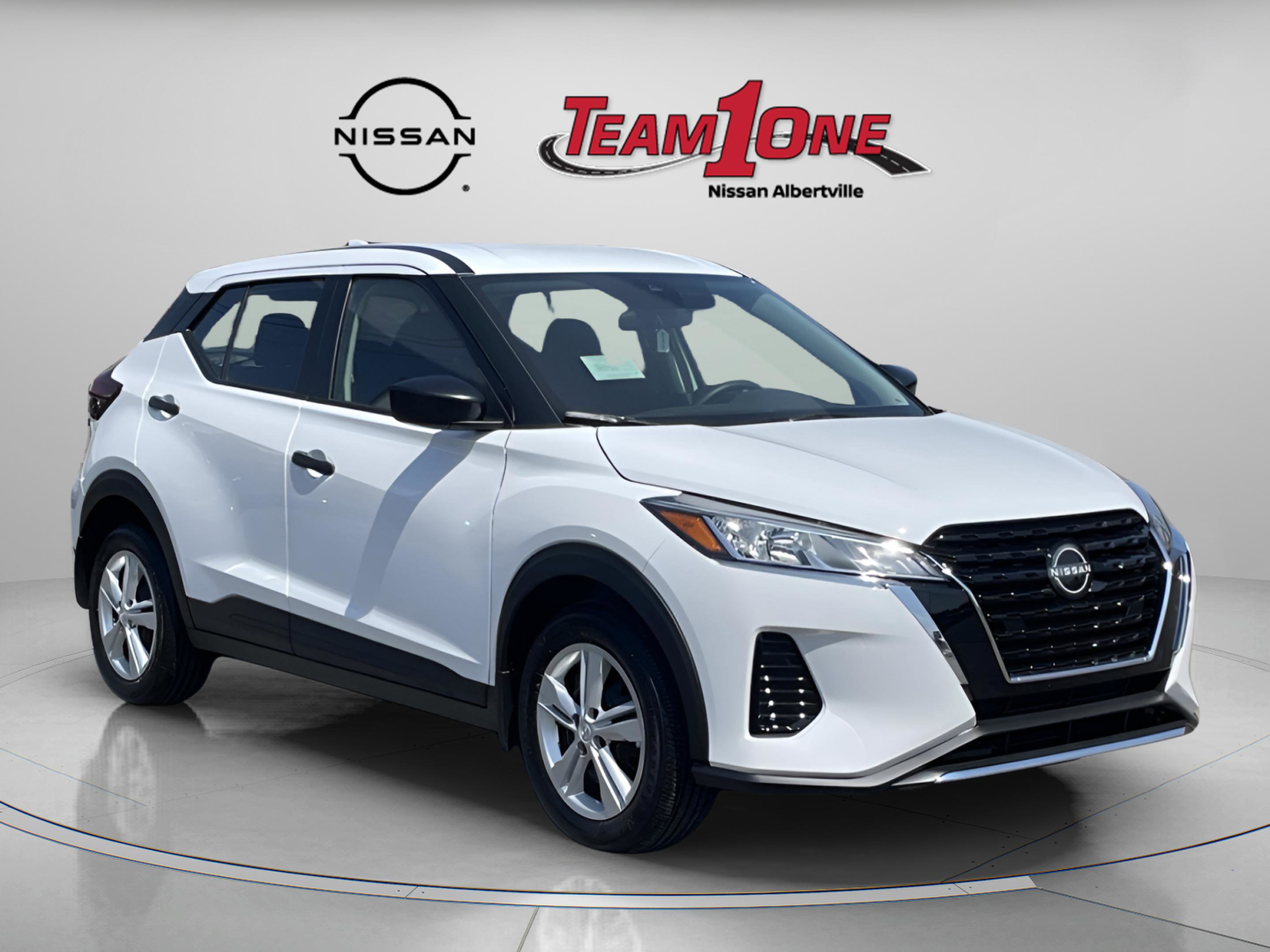 2025 Nissan KICKS PLAY Base's photo