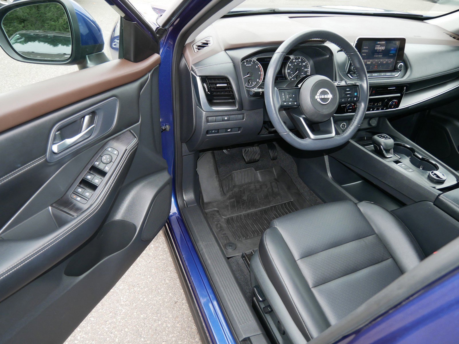 2023 Nissan Rogue SV photo 10