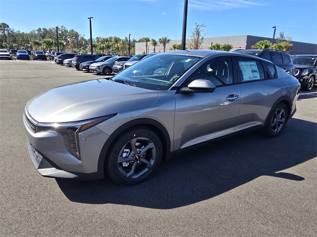 2025 Kia K4 LXS photo 2