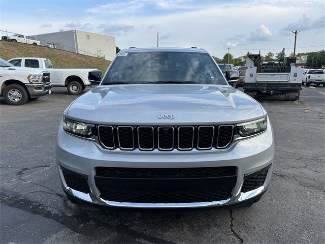 2025 Jeep Grand Cherokee Limited photo 2