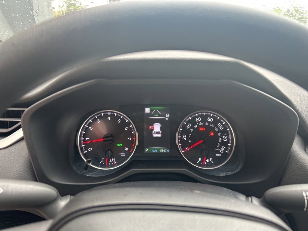 2022 Toyota RAV4 LE photo 7