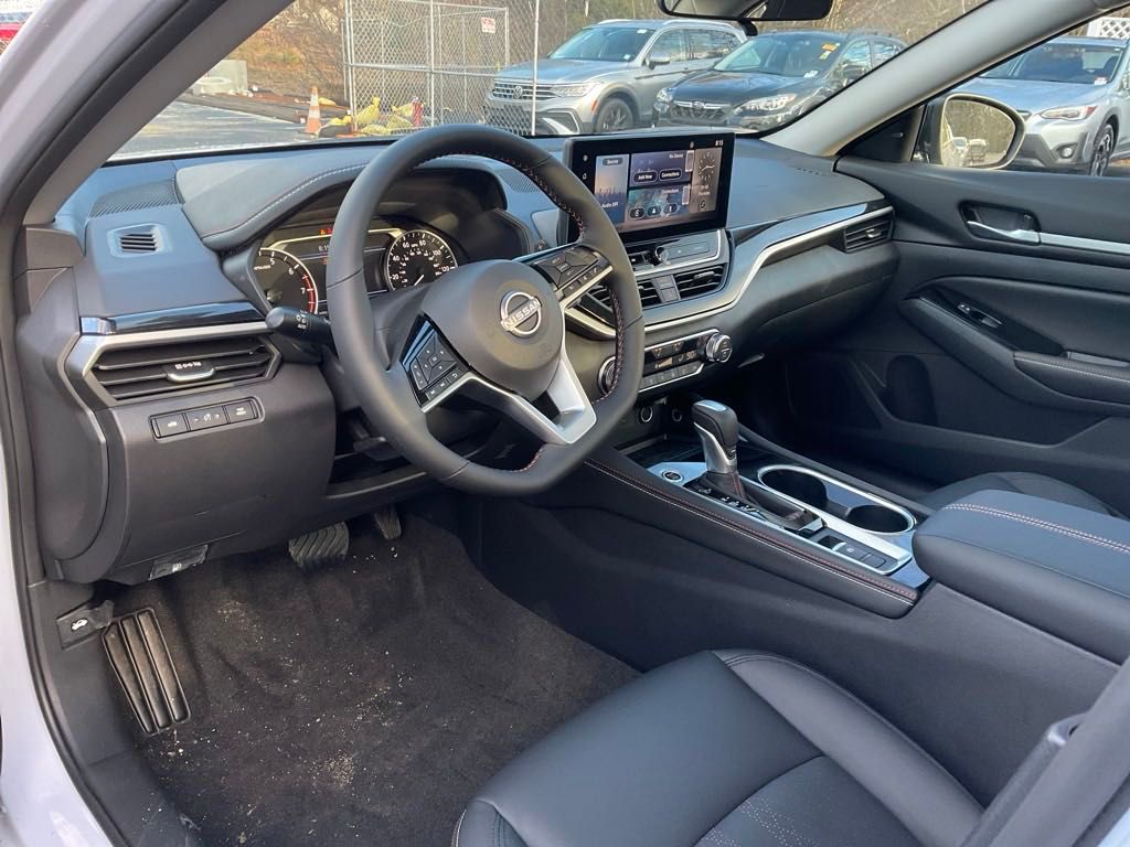 2025 Nissan Altima 2.5 SR photo 11