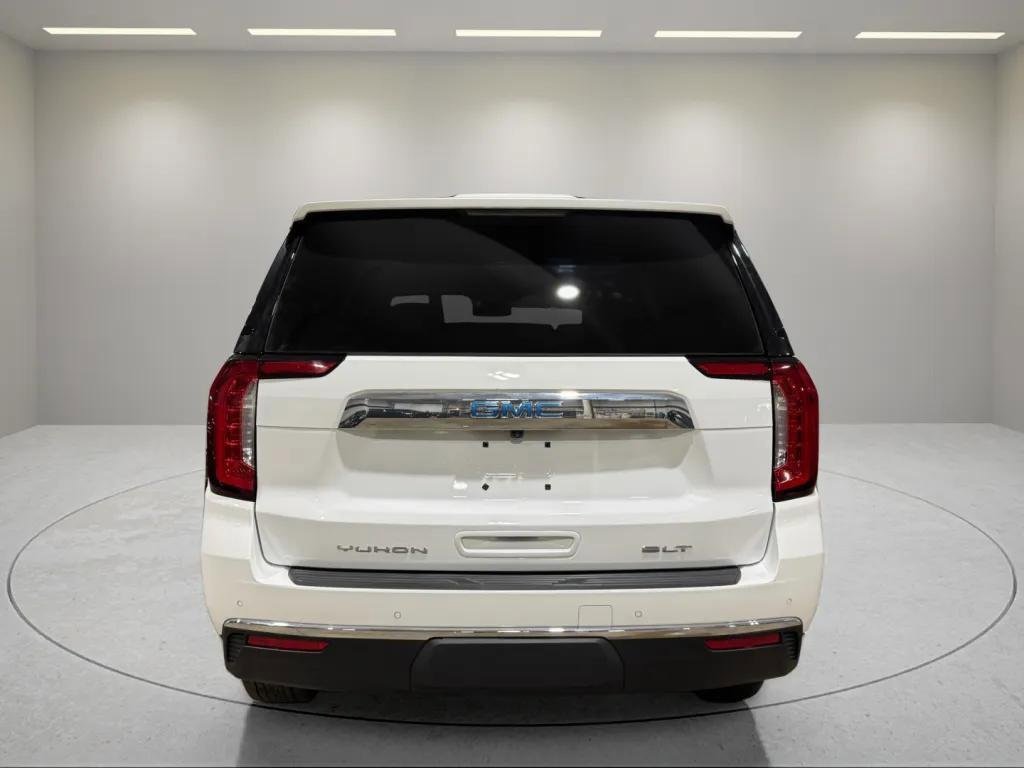 2024 Gmc Yukon SLT photo 3