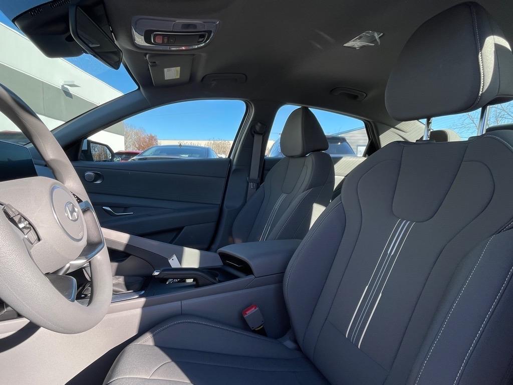 2024 Hyundai Elantra SEL photo 21
