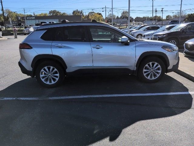 Used 2022 Toyota Corolla Cross LE with VIN 7MUCAABGXNV005226 for sale in Northfield, Minnesota