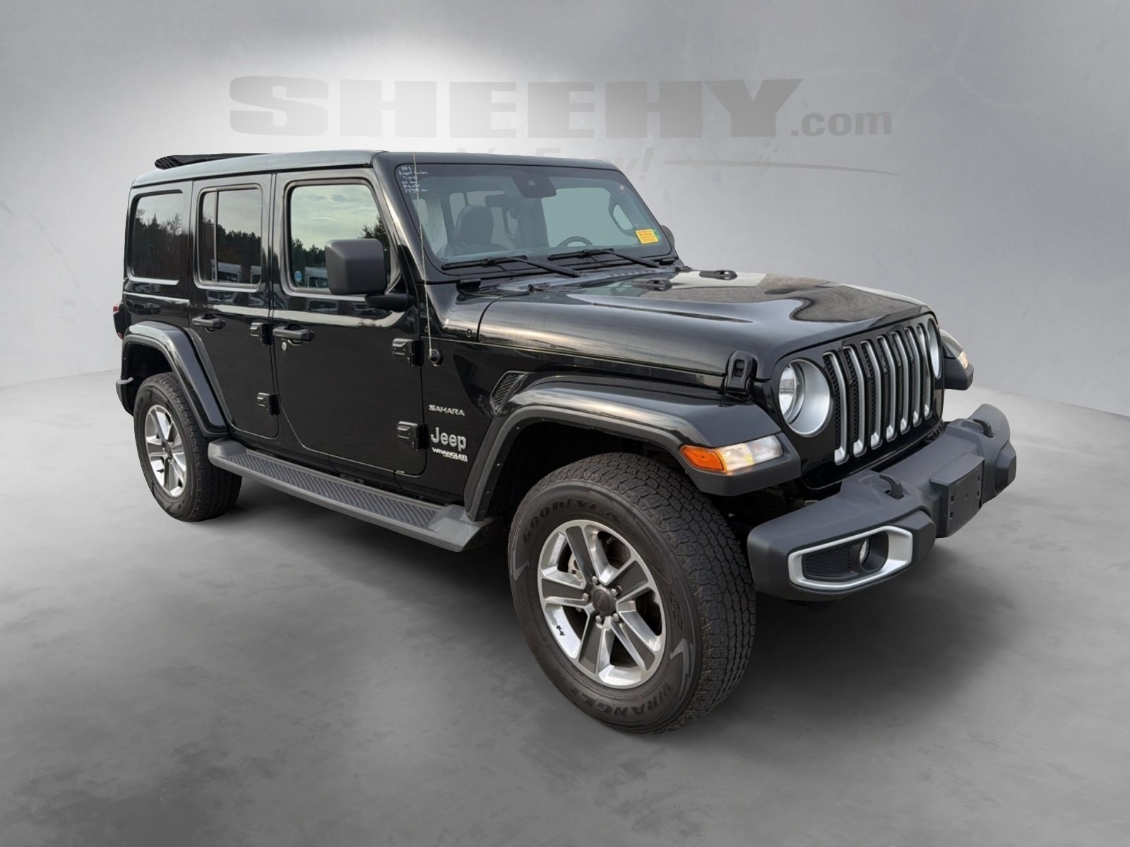 2022 Jeep Wrangler Unlimited Sahara photo 2