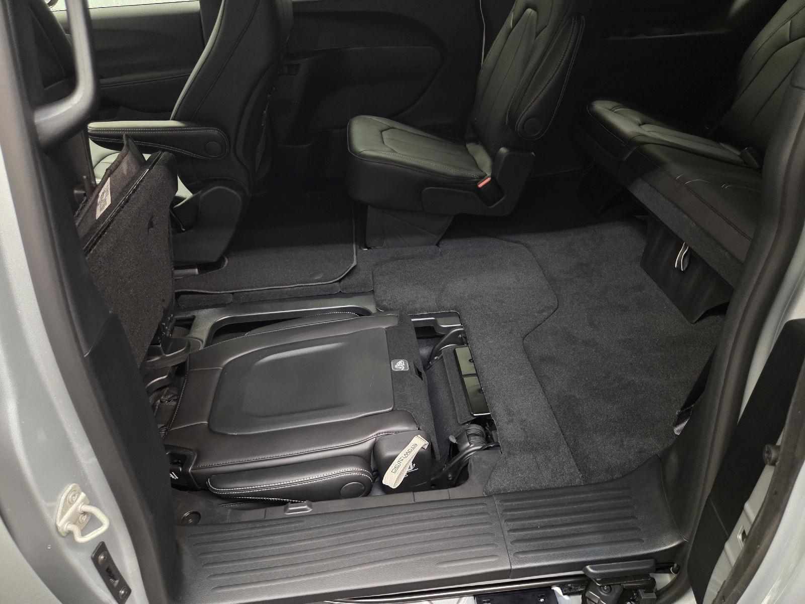 2026 Chrysler Pacifica photo 37