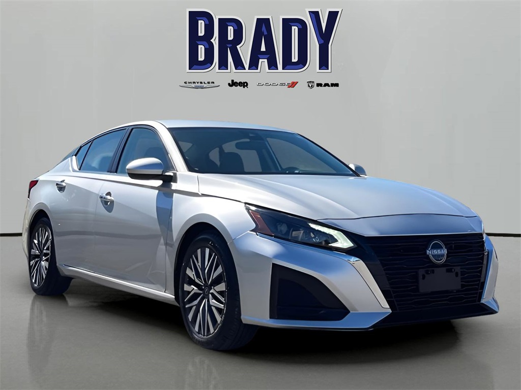2023 Nissan Altima SV's photo