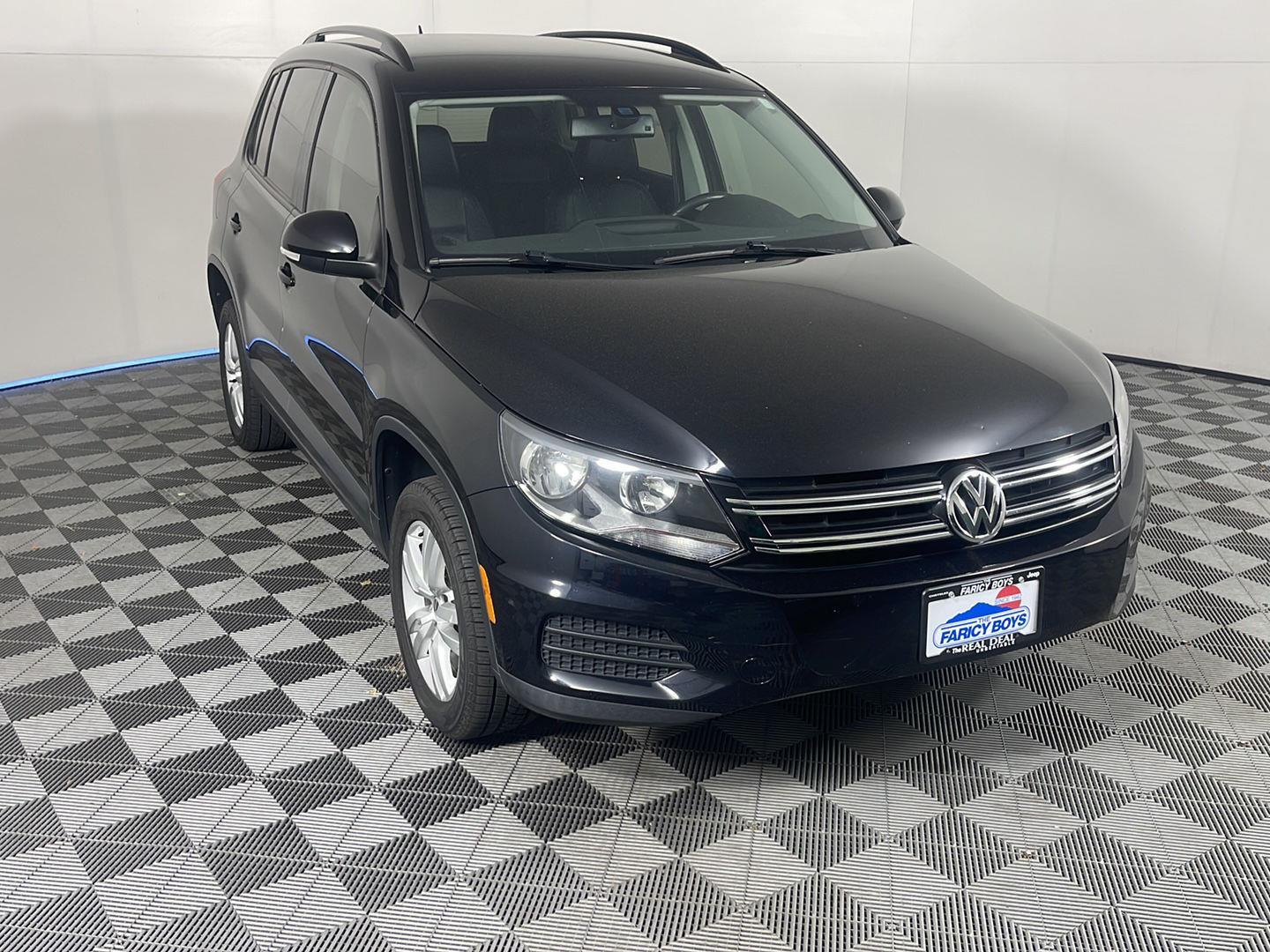 2016 Volkswagen Tiguan S photo 3