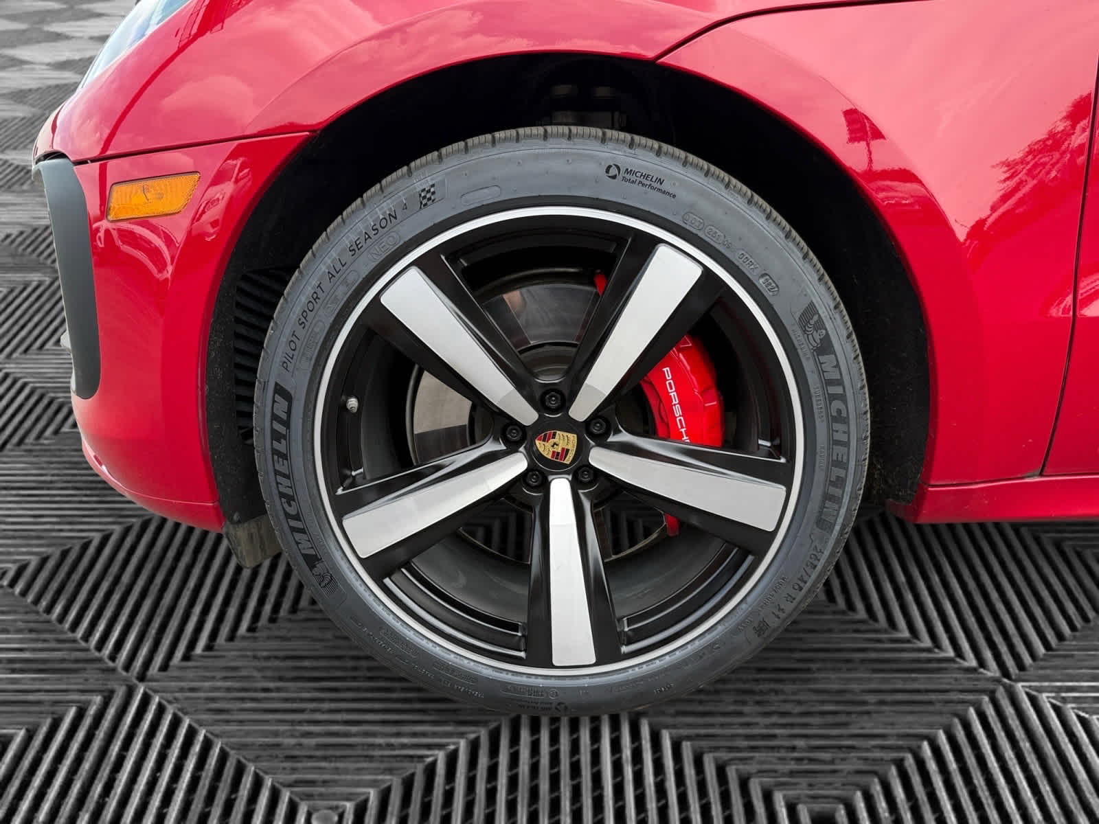 2023 Porsche Macan GTS photo 9