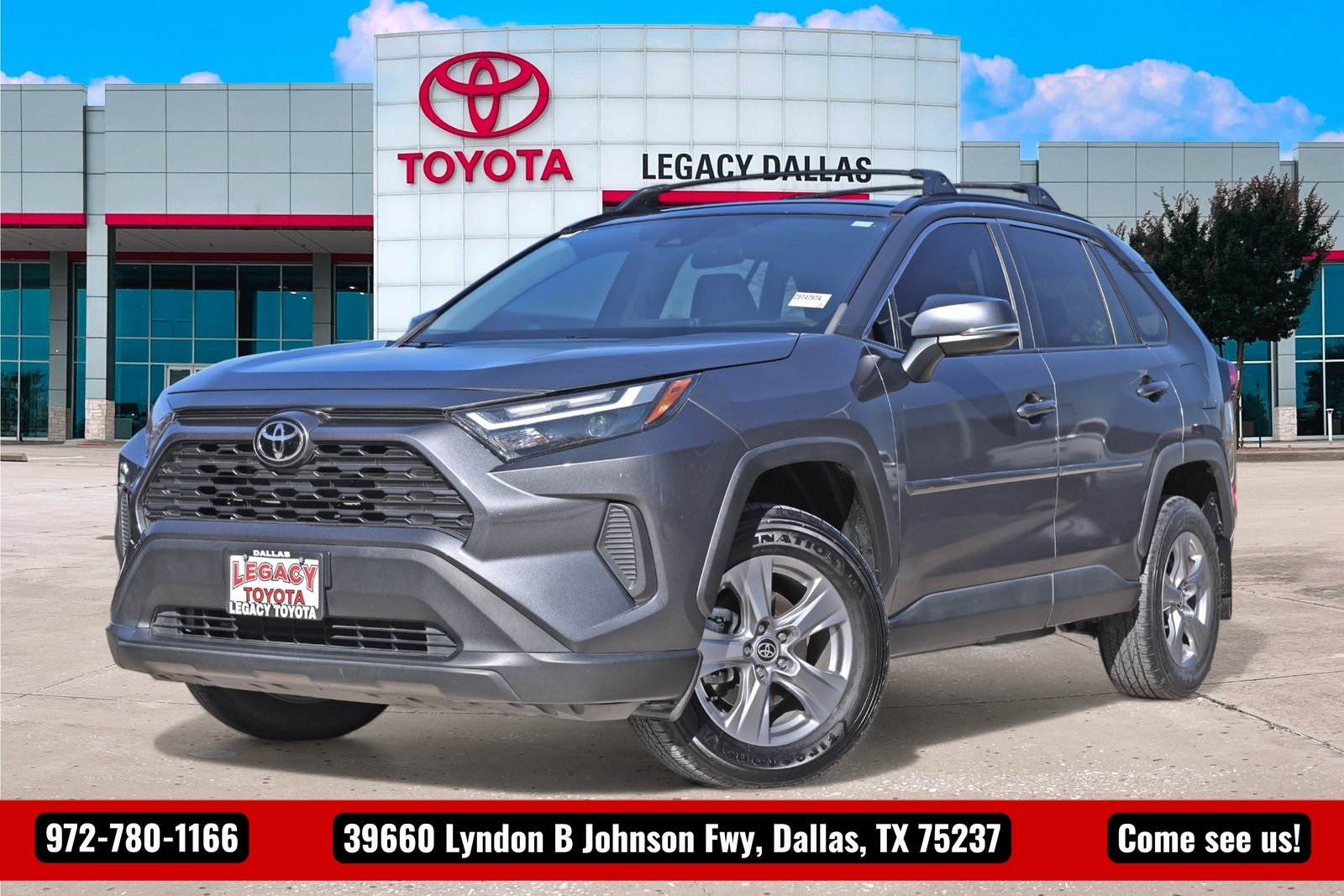 2022 Toyota RAV4 XLE's photo