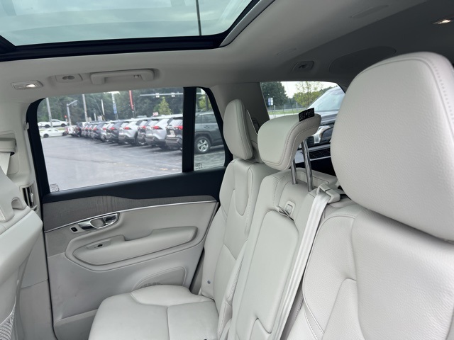 2025 Volvo XC90 B5 Plus photo 8