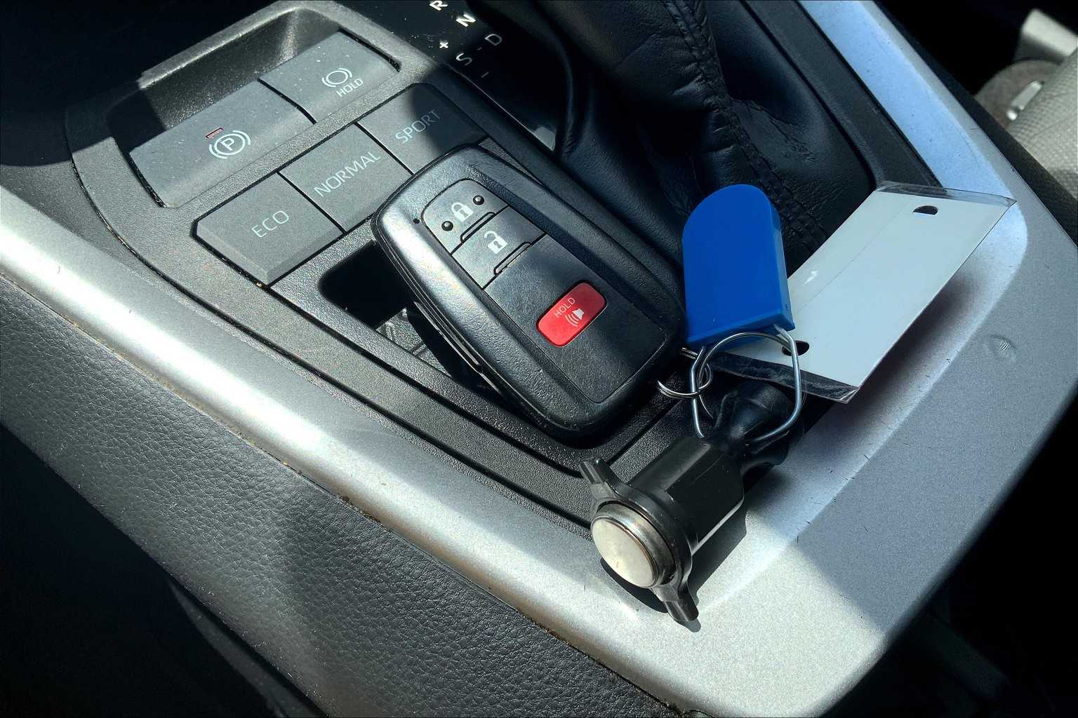 2023 Toyota RAV4 XLE photo 13