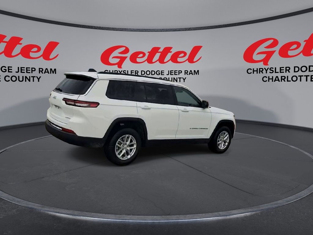 2025 Jeep Grand Cherokee Laredo Altitude photo 8