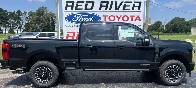 2025 Ford F-250 Super Duty Platinum's photo