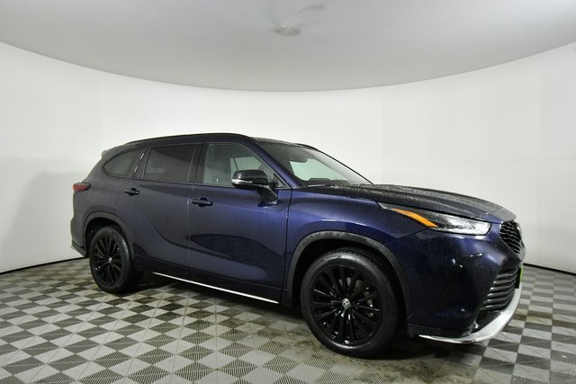 2024 Toyota Highlander LE photo 8
