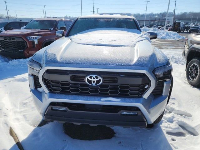 2025 Toyota Tacoma 4x4 TRD photo 2