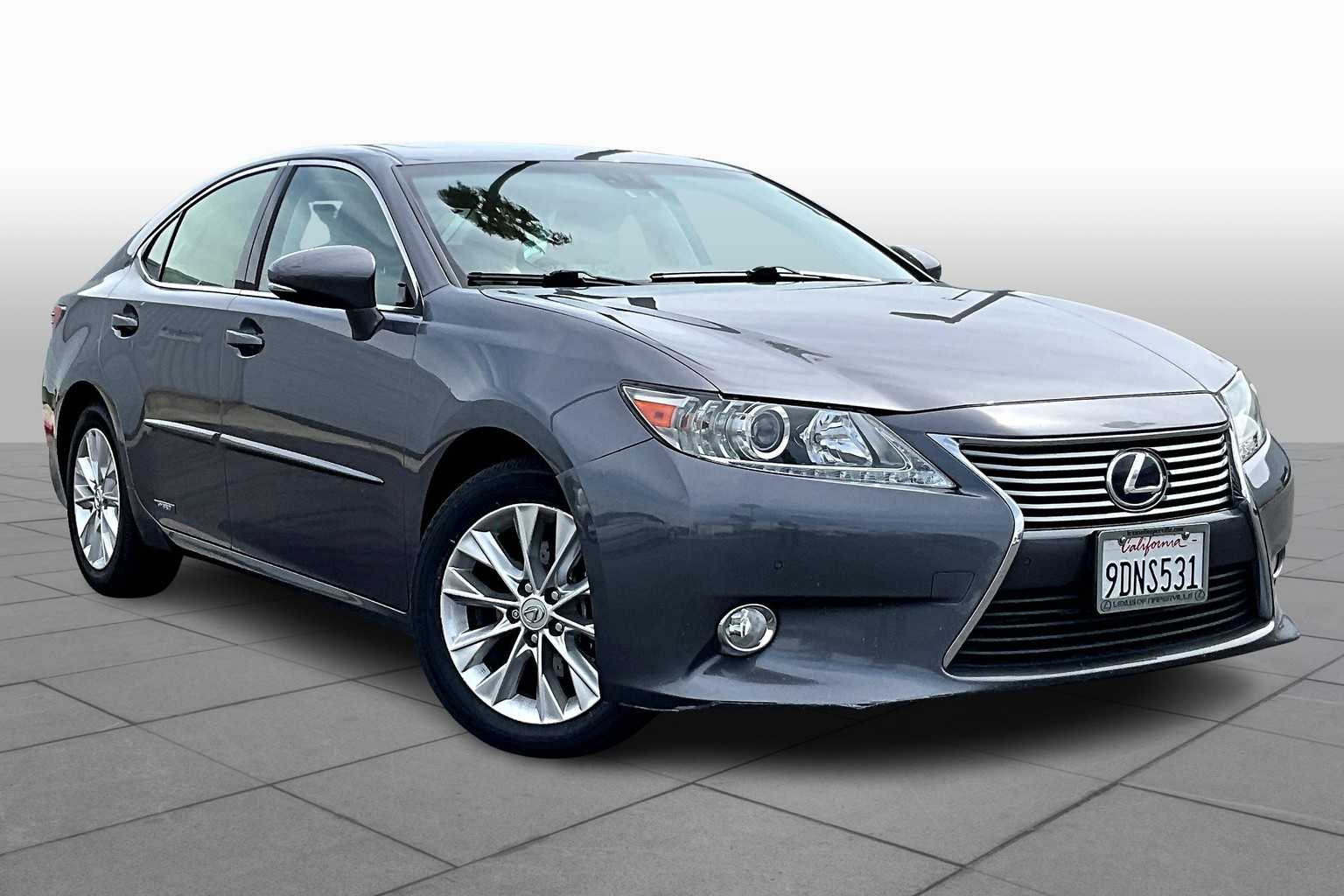 2013 Lexus ES 300h photo 2