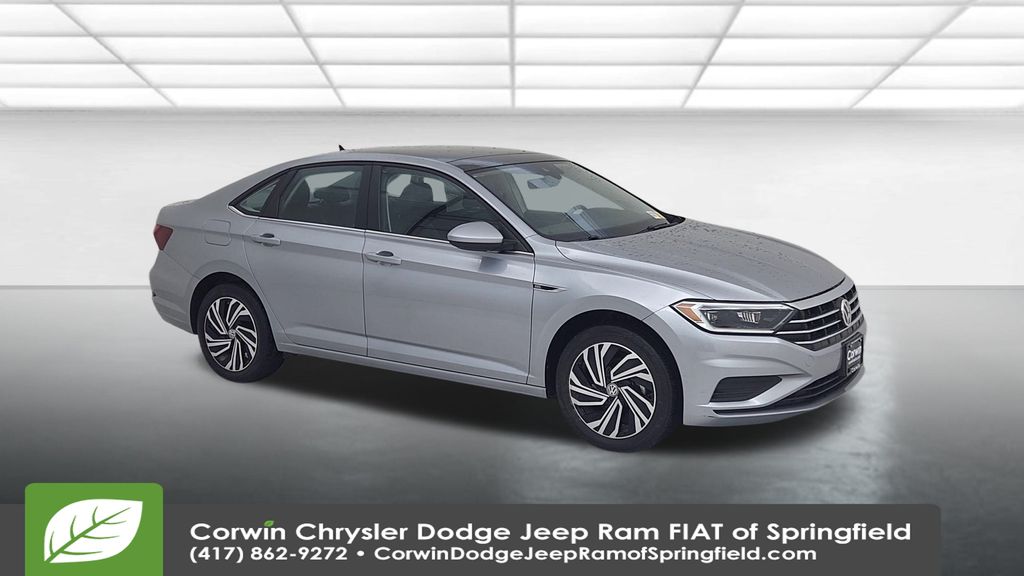 2021 Volkswagen Jetta SEL photo 2