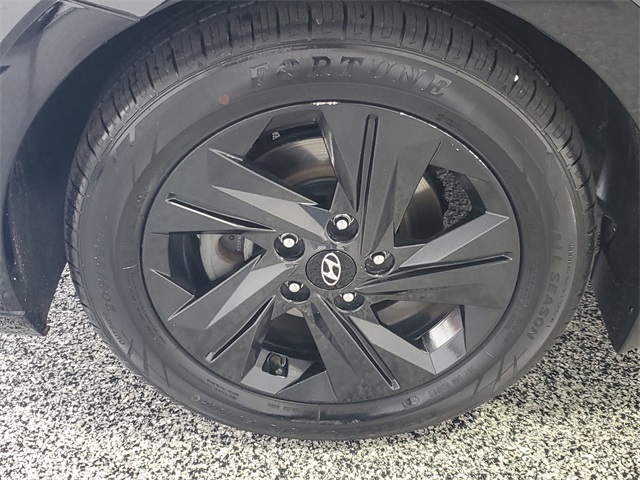 2022 Hyundai Elantra SEL Convenience photo 6
