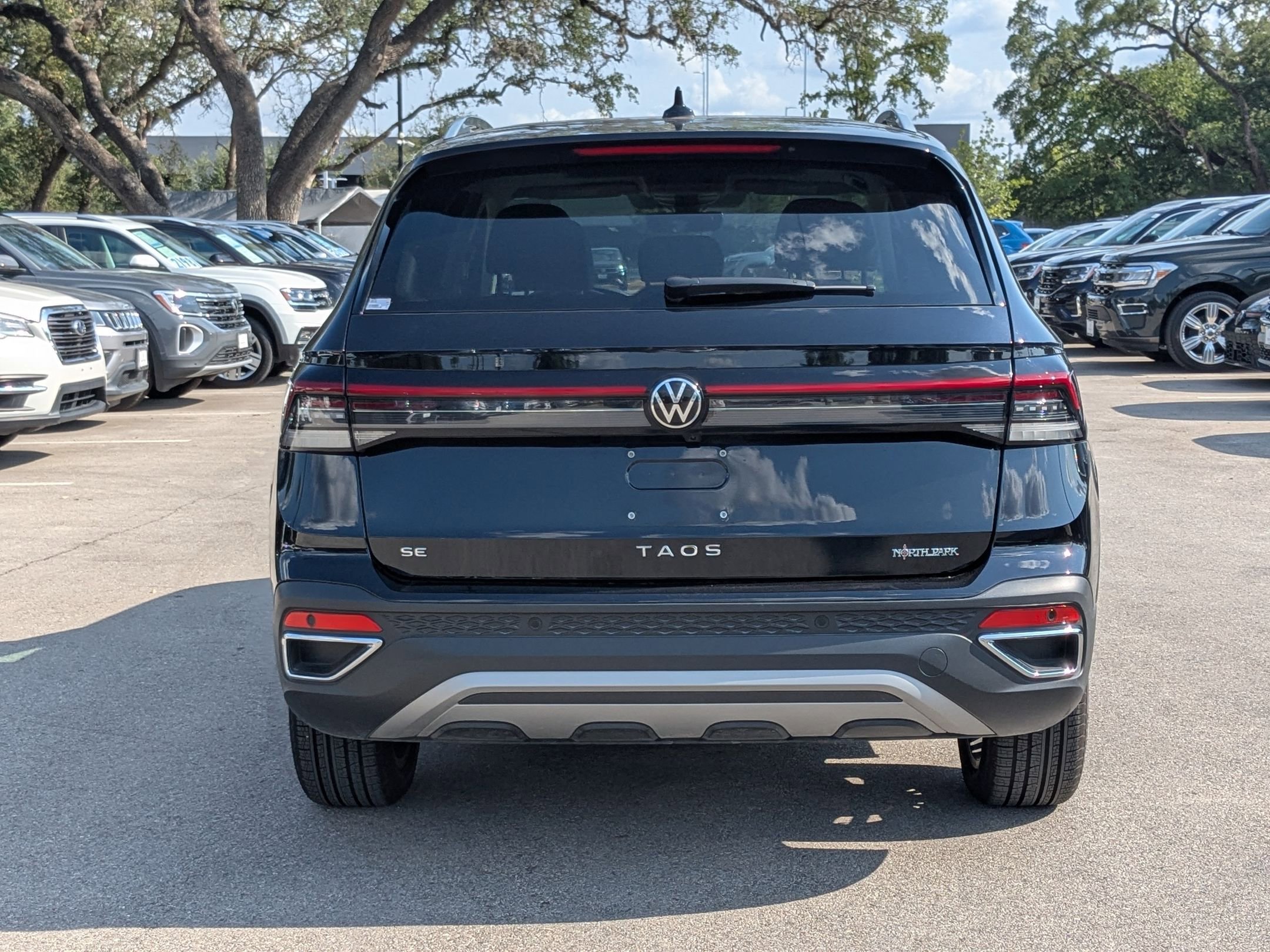 2025 Volkswagen Taos SE photo 2