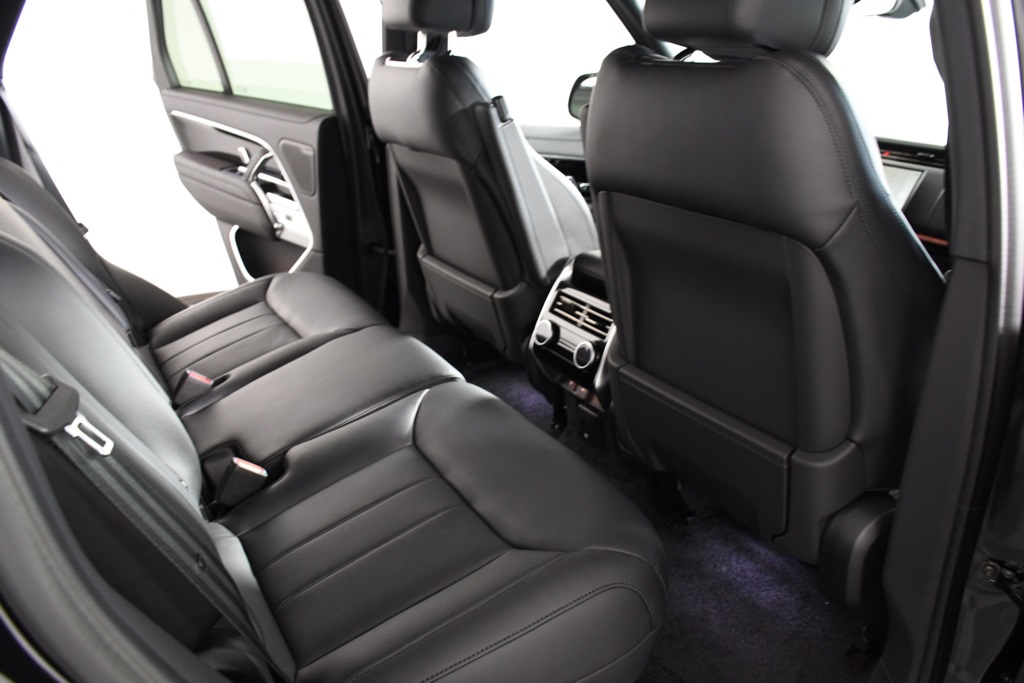 2025 Land Rover Range Rover SE photo 21
