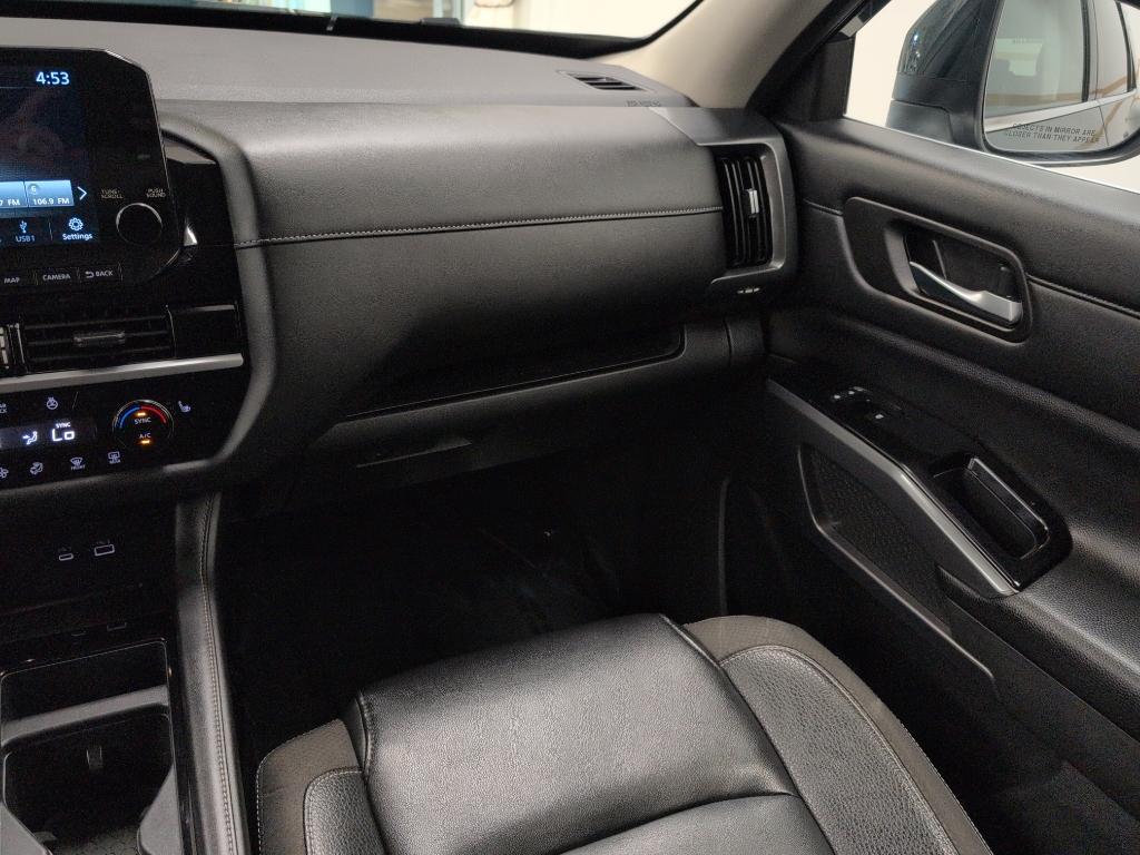 2023 Nissan Pathfinder SL photo 10