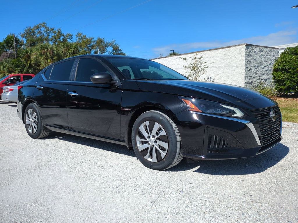2025 Nissan Altima 2.5 S photo 2