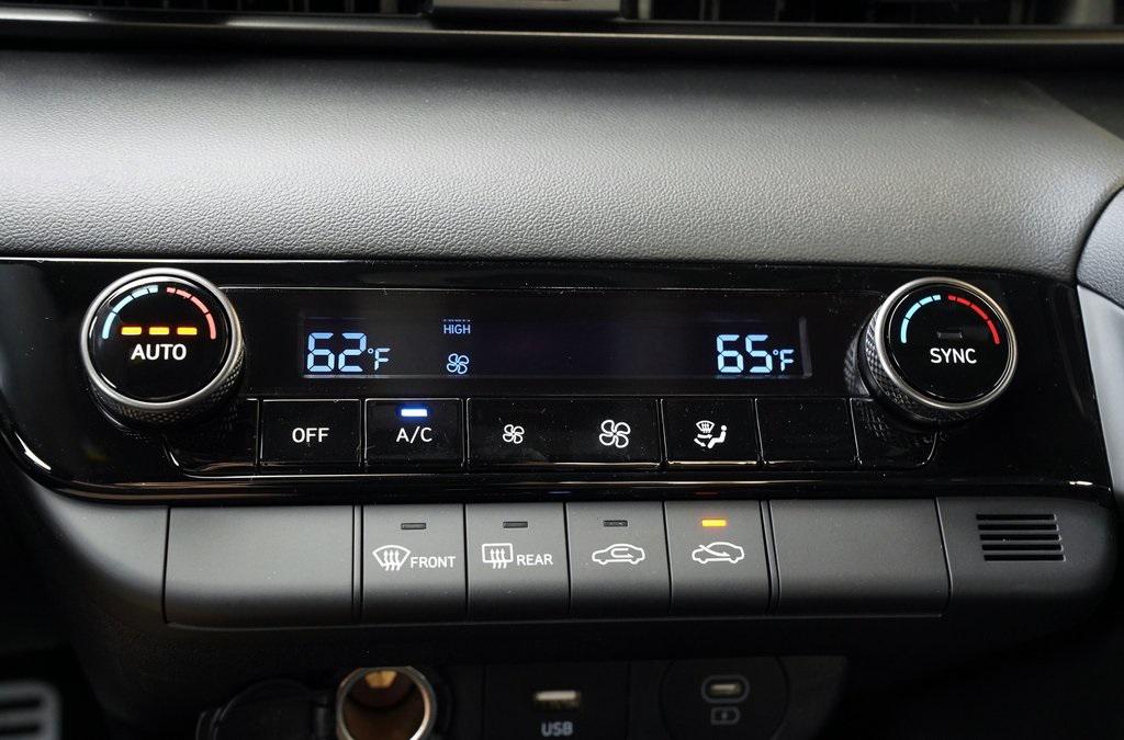2025 Hyundai Elantra SEL Sport photo 16