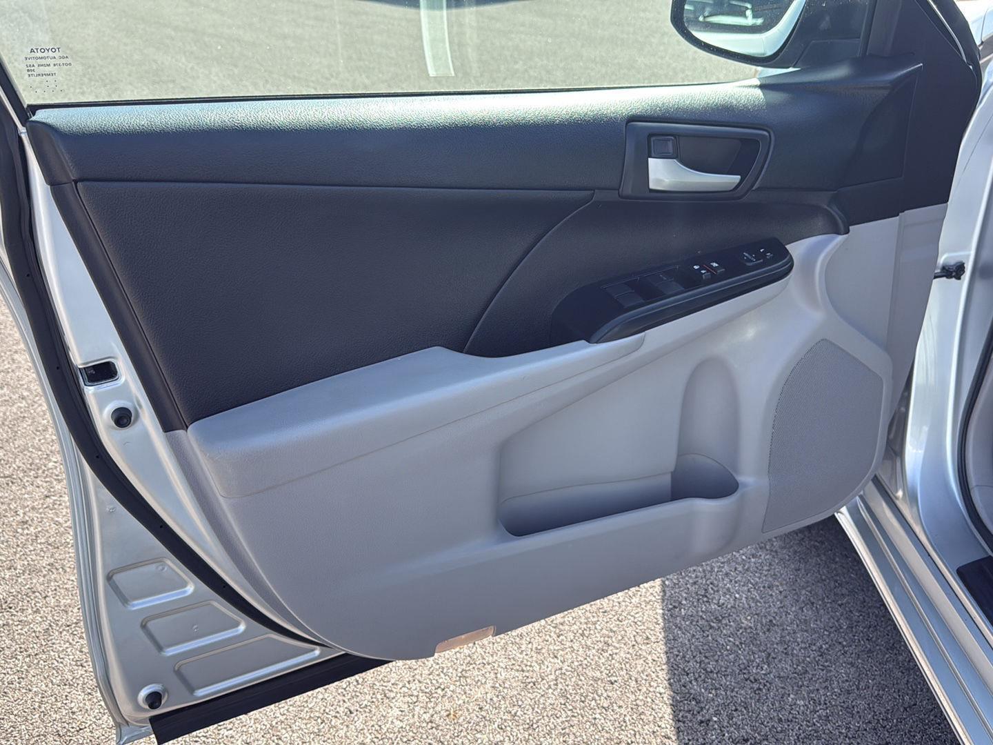 2014 Toyota Camry L photo 16