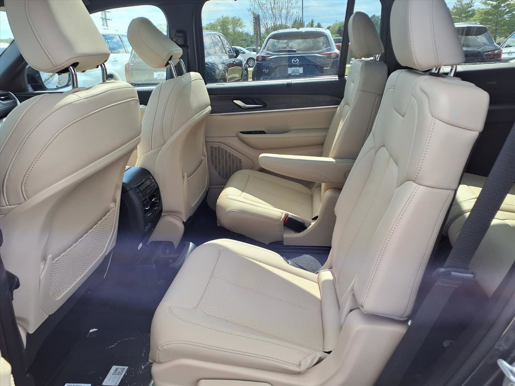 2025 Jeep Grand Cherokee Limited photo 14