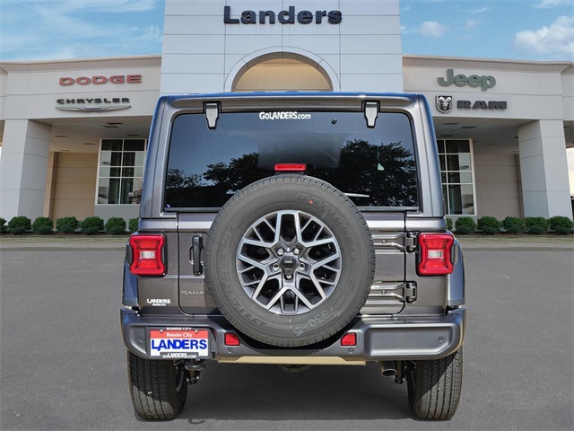 2025 Jeep Wrangler Sahara photo 3