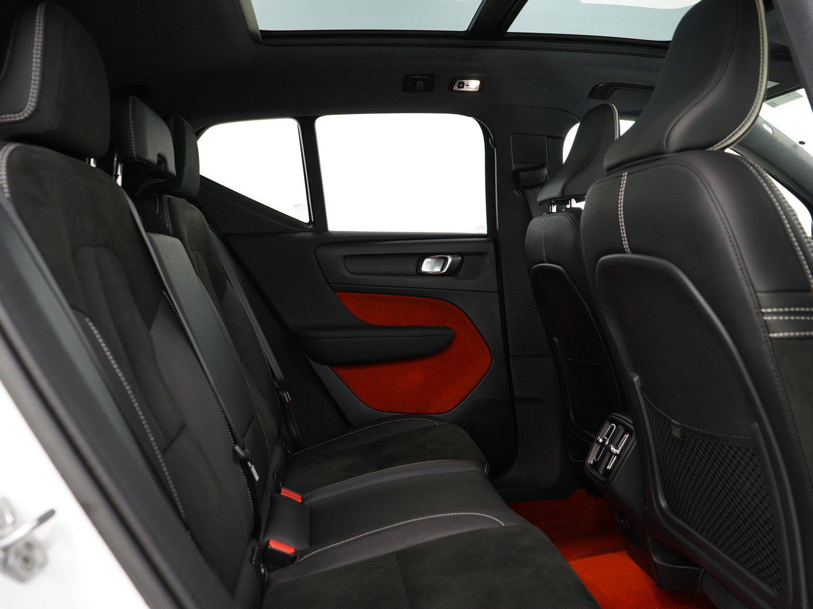 2019 Volvo XC40 R-Design photo 11