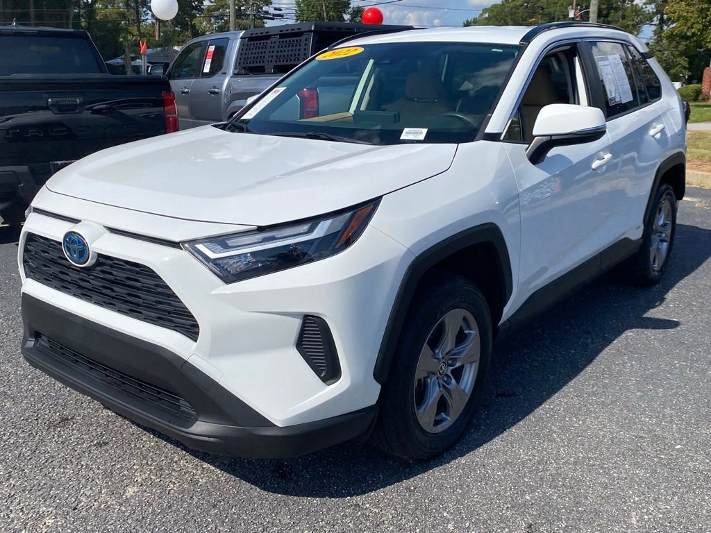 2022 Toyota RAV4 Hybrid XLE photo 2