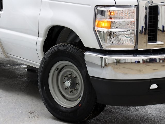 2025 Ford E-350 Base photo 3