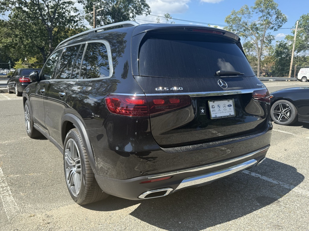 2026 Mercedes Benz GLS 450 4MATIC photo 3