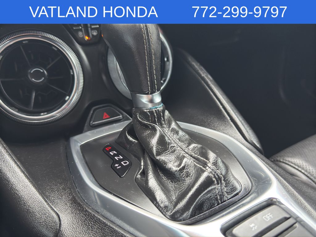 2018 Chevrolet Camaro 2LT photo 24