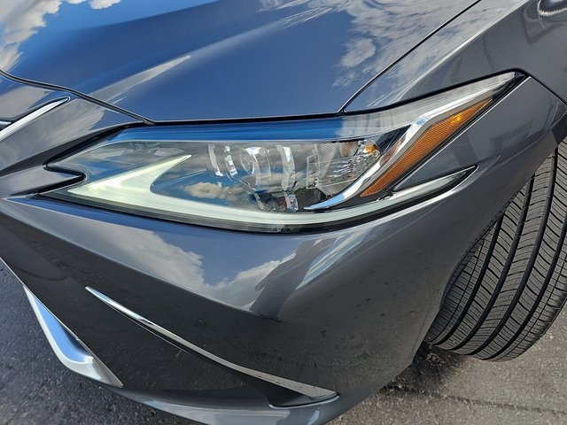 2024 Lexus ES 300h Luxury photo 32