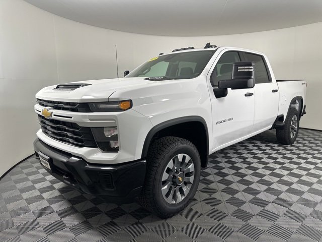 2025 Chevrolet Silverado 2500HD Custom photo 5