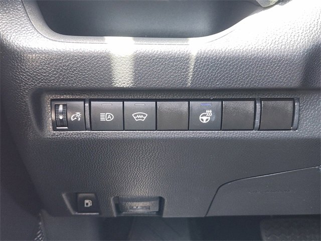2023 Toyota RAV4 Hybrid XLE photo 17